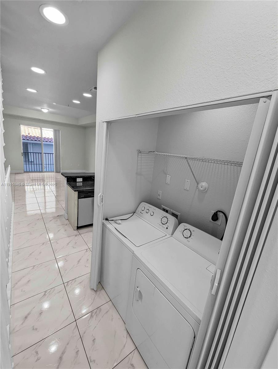 AVACADO PARK - Residential Lease