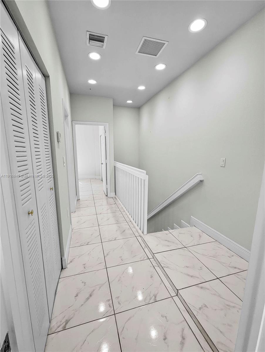 AVACADO PARK - Residential Lease