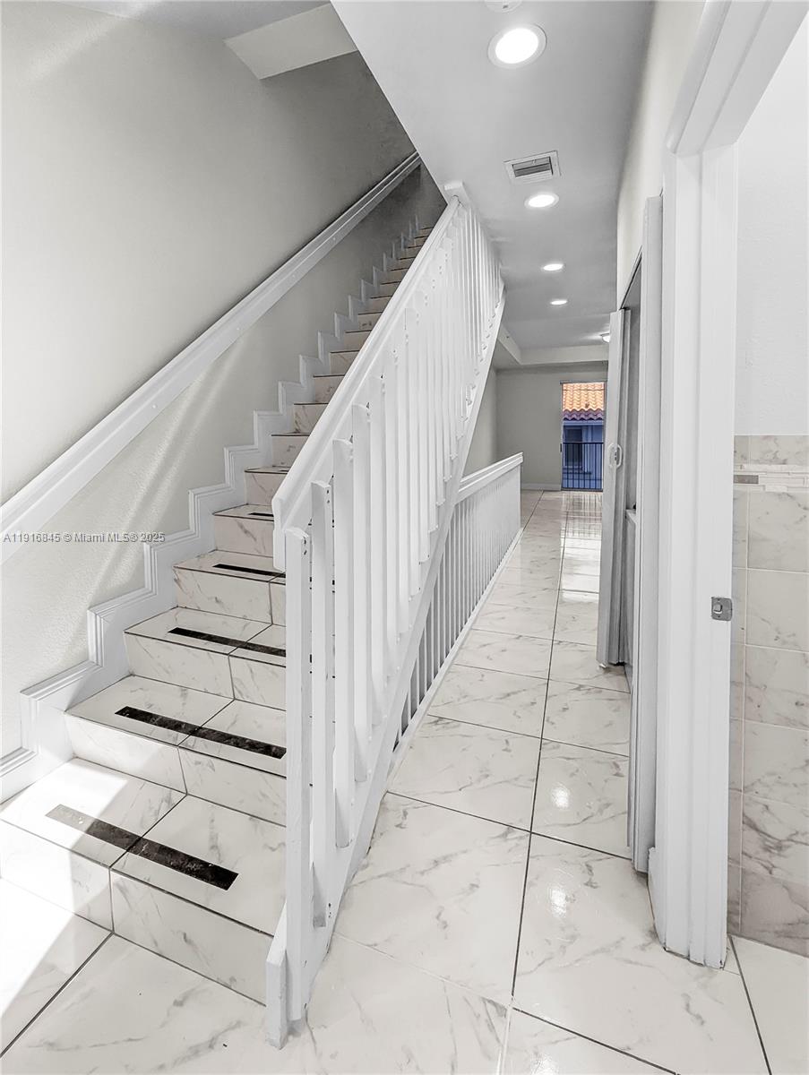 AVACADO PARK - Residential Lease