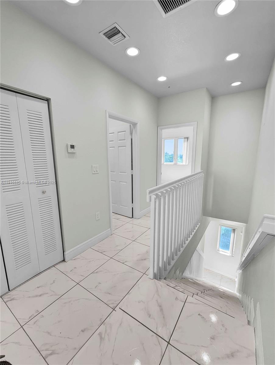 AVACADO PARK - Residential Lease