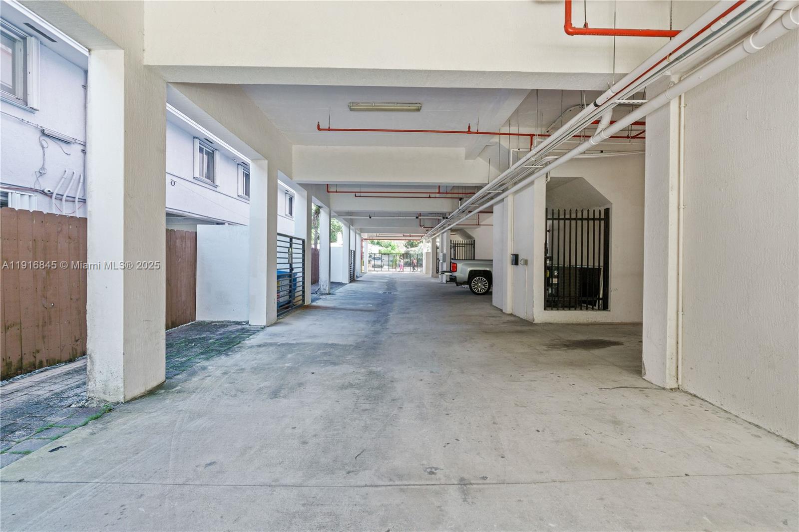 AVACADO PARK - Residential Lease