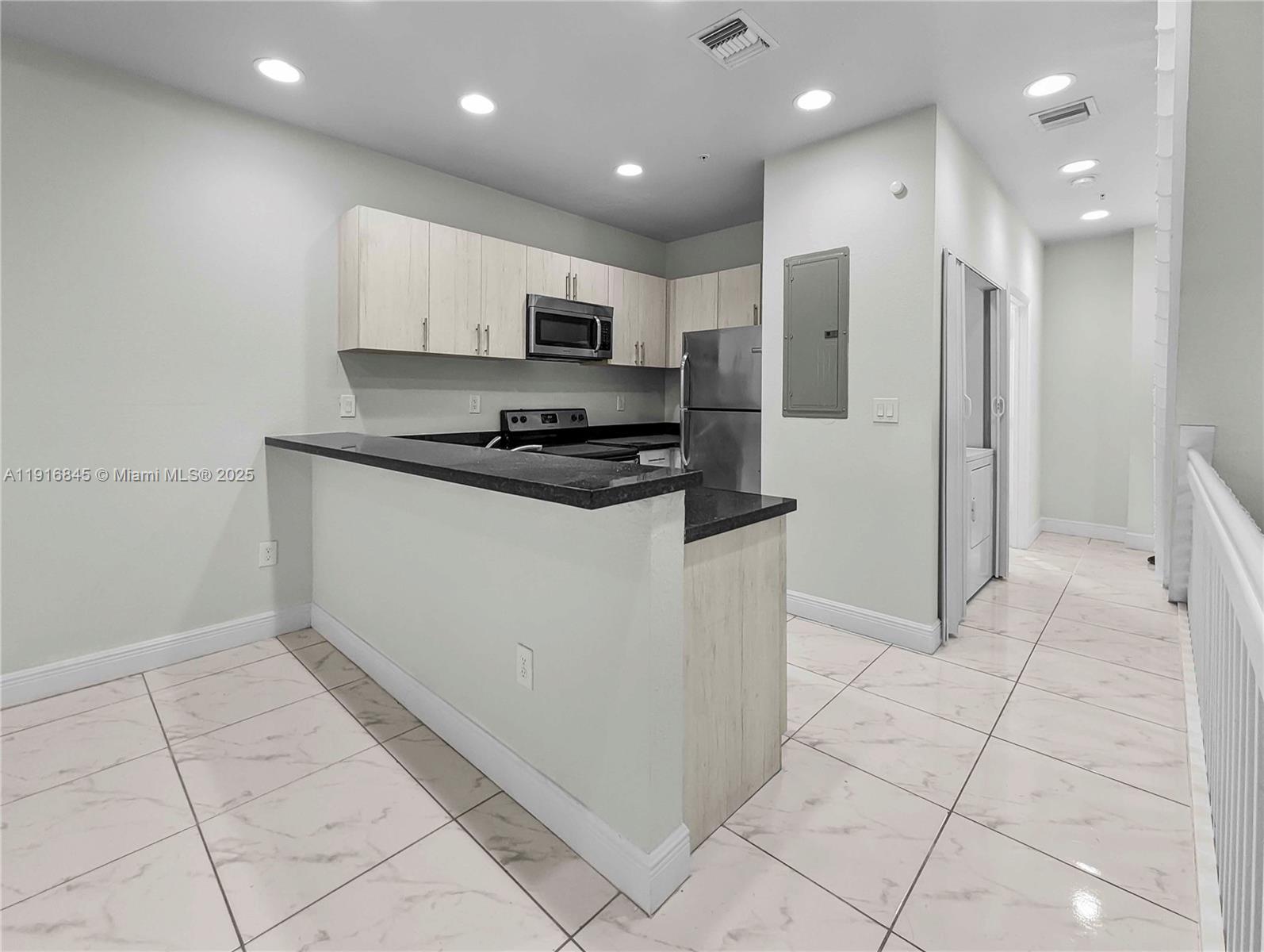 AVACADO PARK - Residential Lease