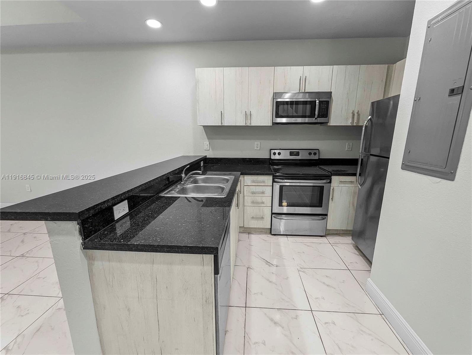 AVACADO PARK - Residential Lease