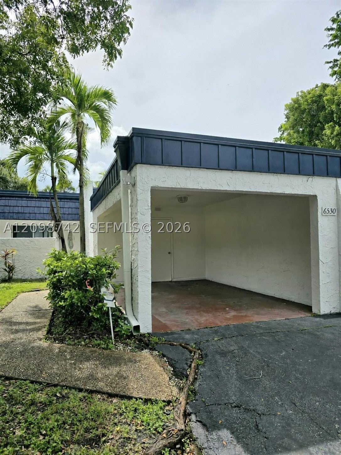 6530 NW 98th Ter B25, Tamarac, FL, 33321/$220,000 1 6530 NW 98th Ter B25