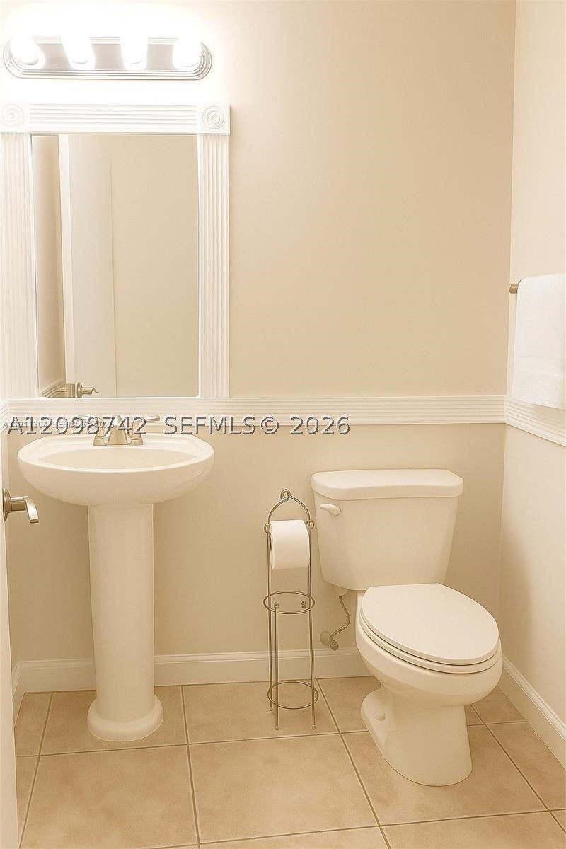 6530 NW 98th Ter B25, Tamarac, FL, 33321/$220,000 4 6530 NW 98th Ter B25