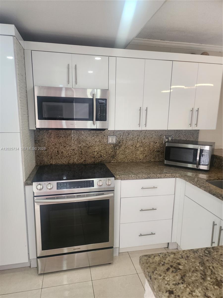 VISTA DEL LAGO CONDO VII - Residential Lease