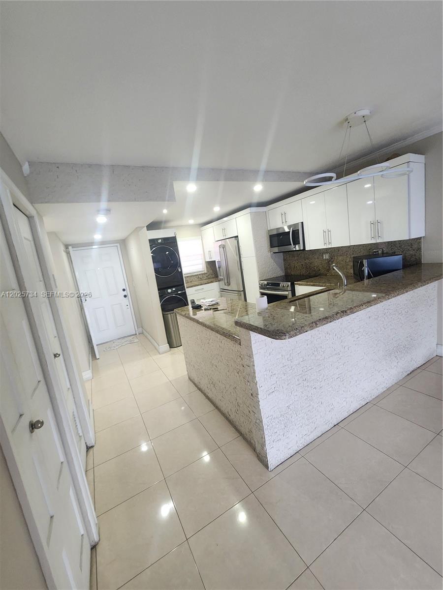 VISTA DEL LAGO CONDO VII - Residential Lease