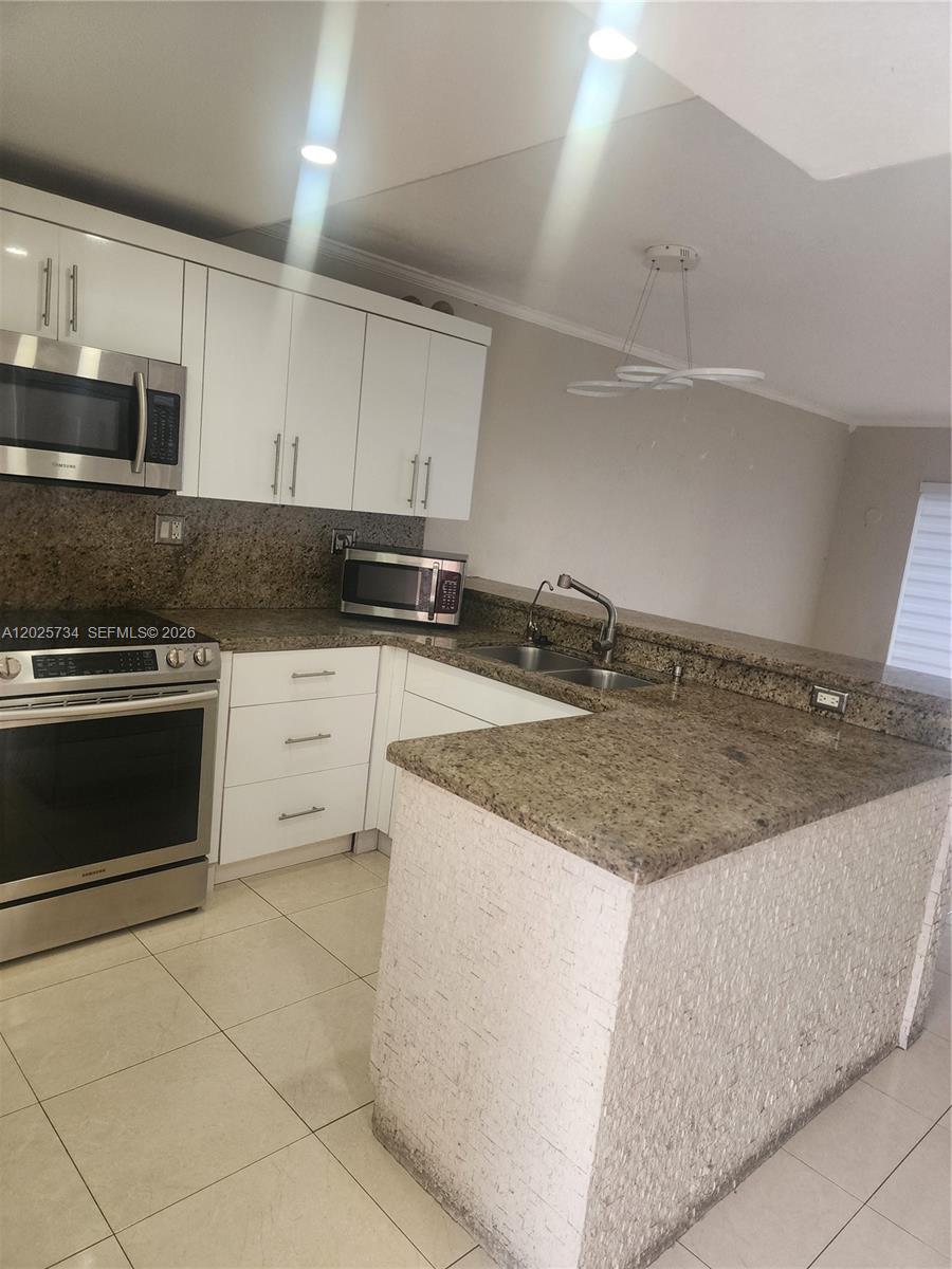 VISTA DEL LAGO CONDO VII - Residential Lease