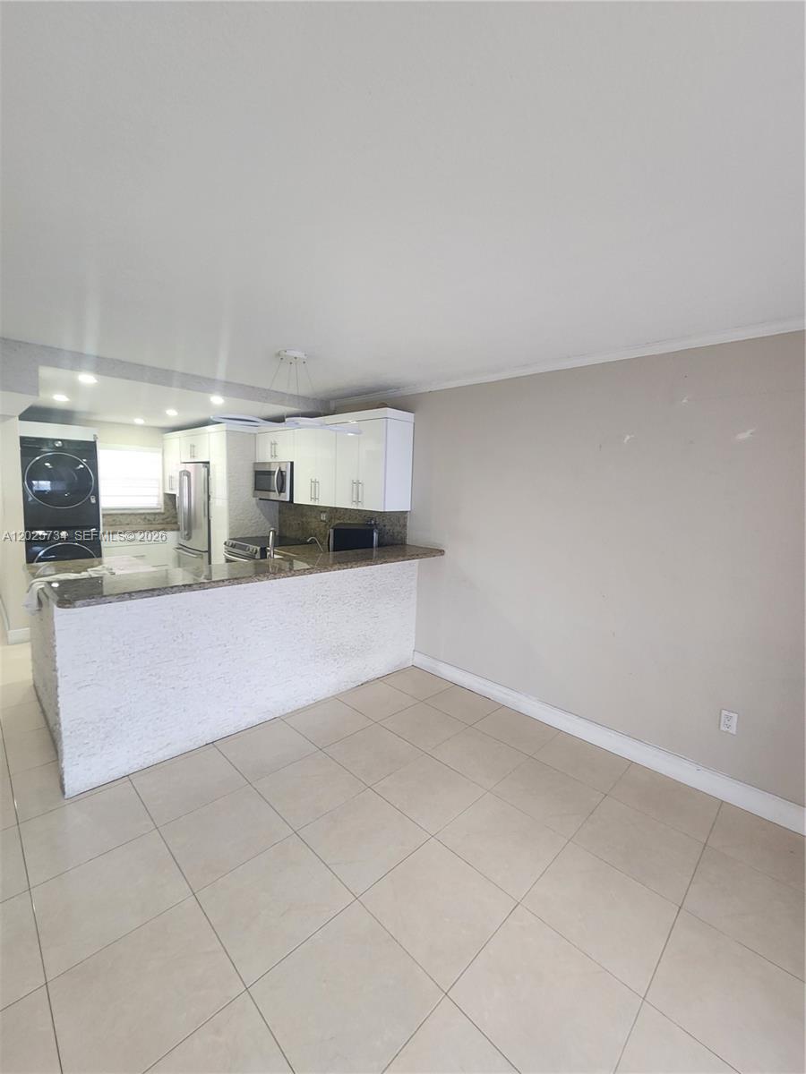 VISTA DEL LAGO CONDO VII - Residential Lease
