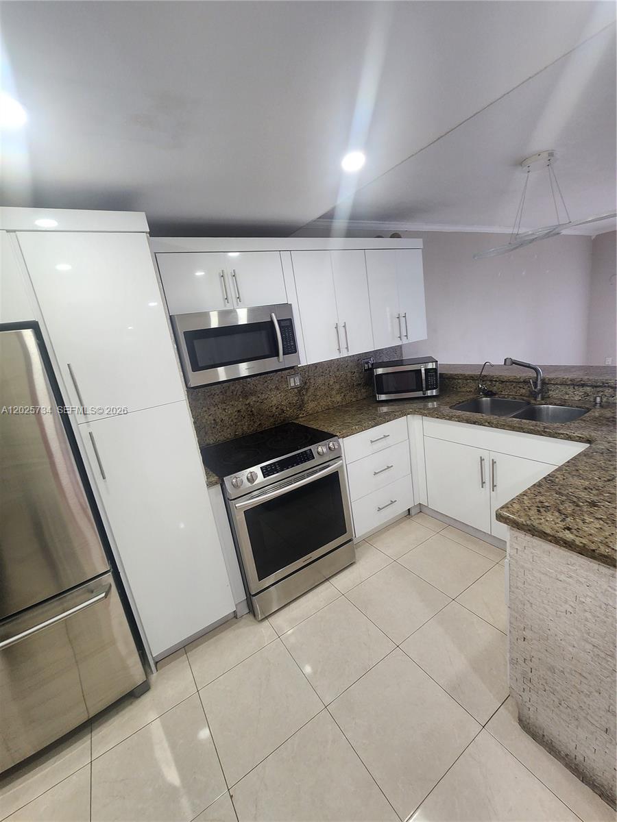 VISTA DEL LAGO CONDO VII - Residential Lease