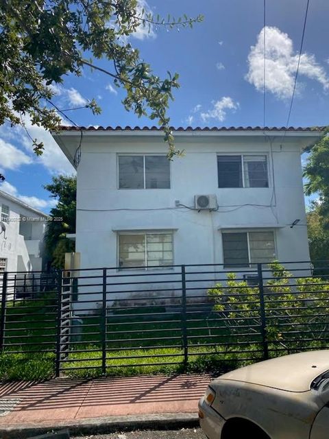1949 Marseille Dr Miami Beach FL 33141
