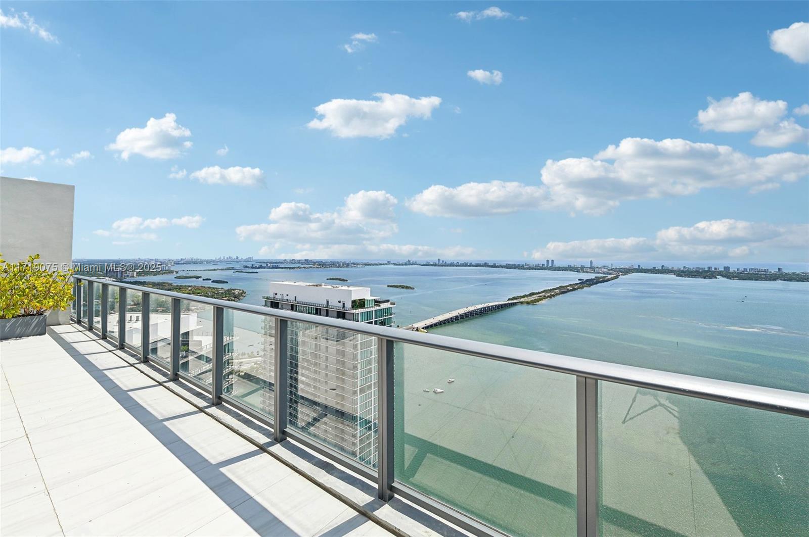 GRAN PARAISO CONDO - Residential