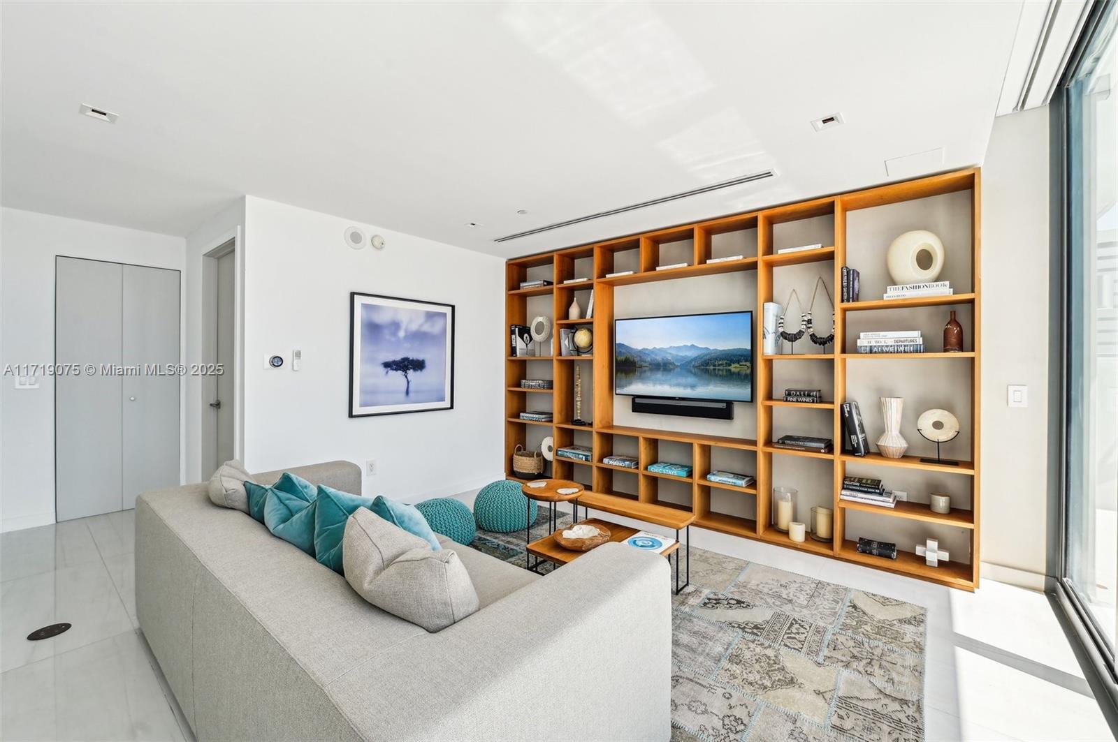 GRAN PARAISO CONDO - Residential