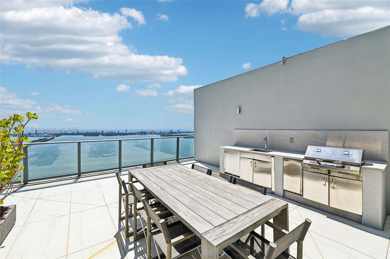 GRAN PARAISO CONDO - Residential