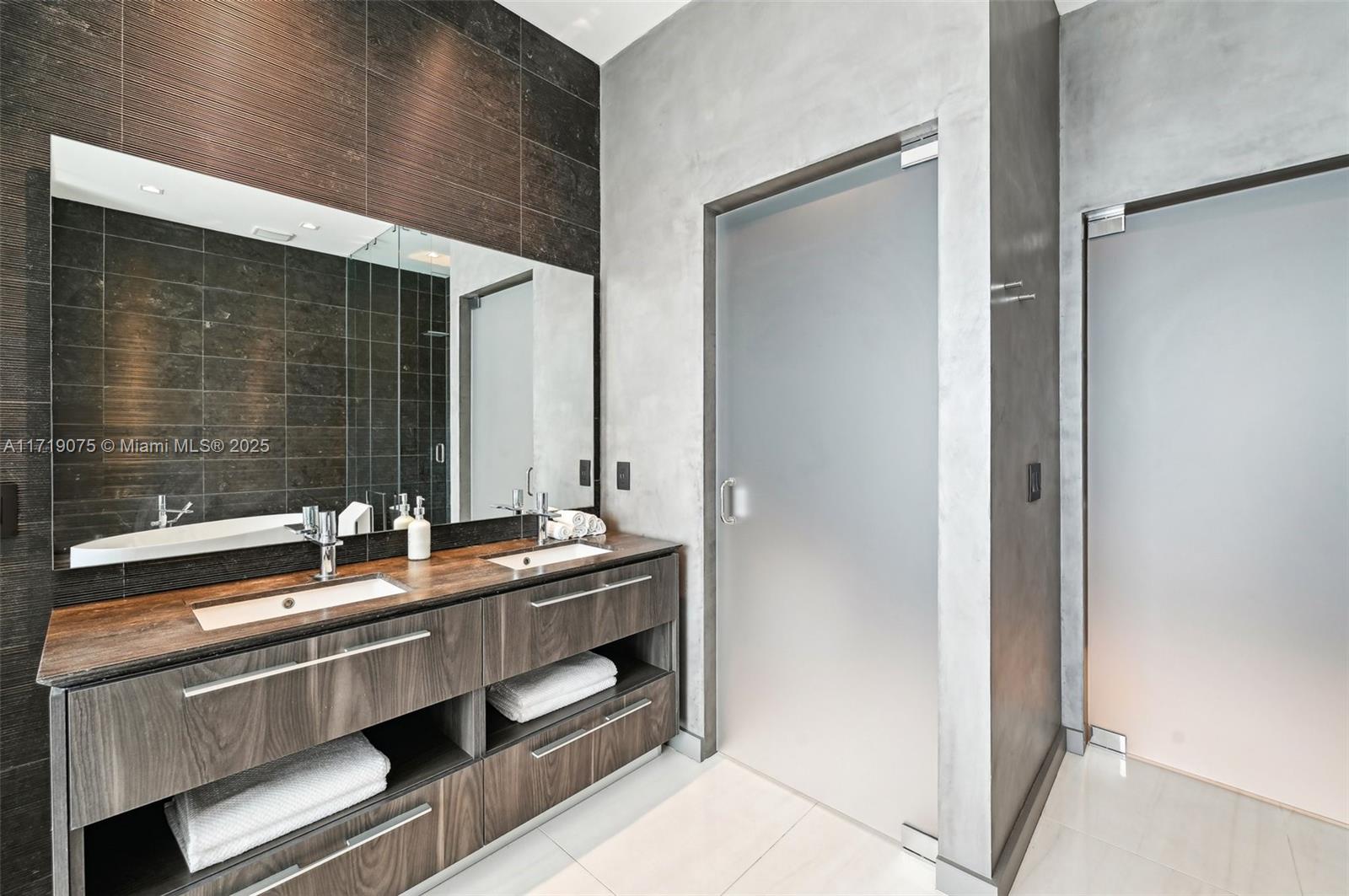 GRAN PARAISO CONDO - Residential