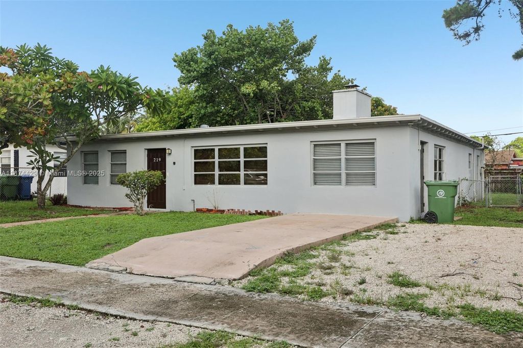 Photo of 219 SW 21st Way, Fort Lauderdale, FL 33312 (MLS # A11874429)
