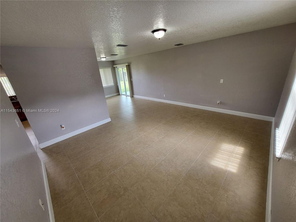 Photo of 1385 SE Oakmont Ln, Port Saint Lucie, FL 34952 (MLS # A11543651)