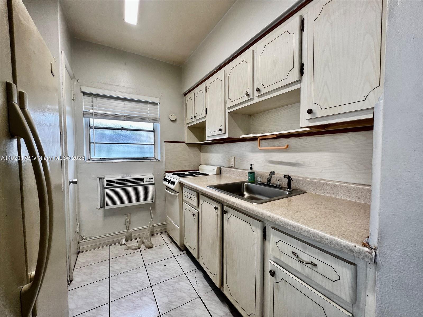 LA SALLE CONDO - Residential