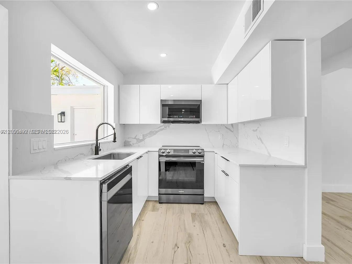 1905 Alamanda Dr