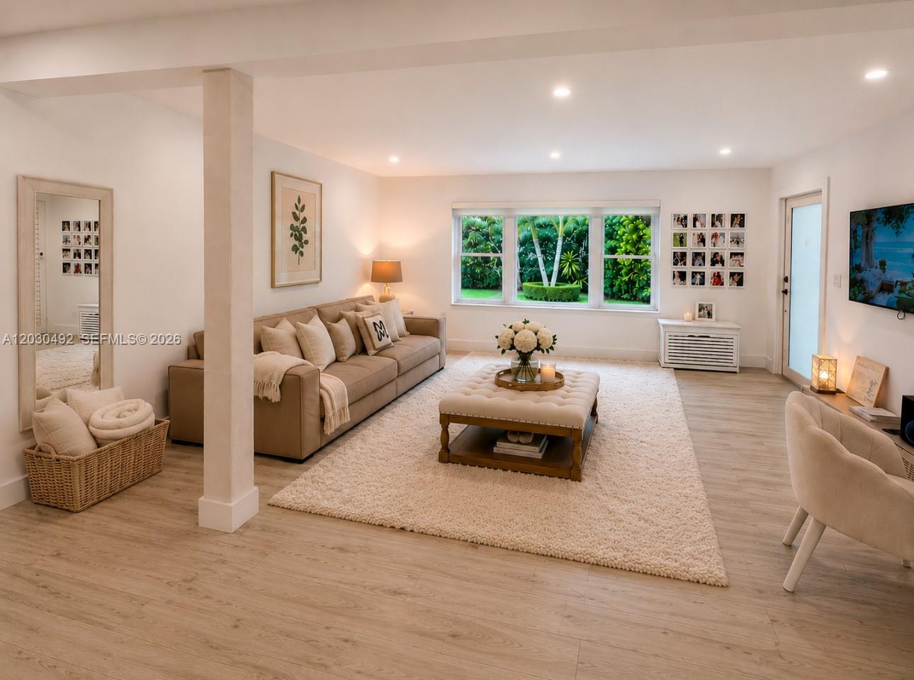 1905 Alamanda Dr - Image 1