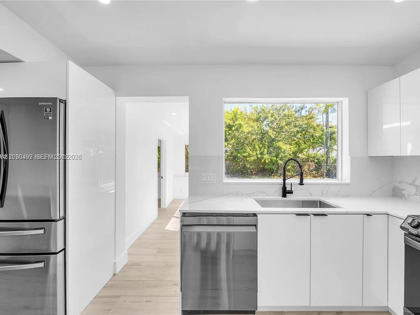 1905 Alamanda Dr