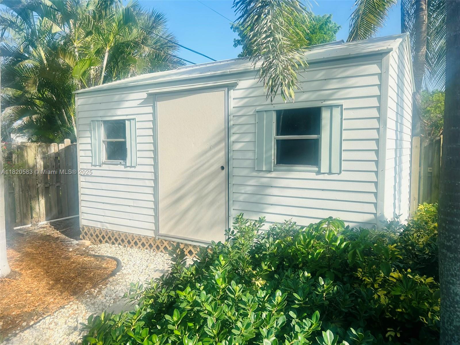 CORAL MANOR THIRD ADD - Residential Lease
