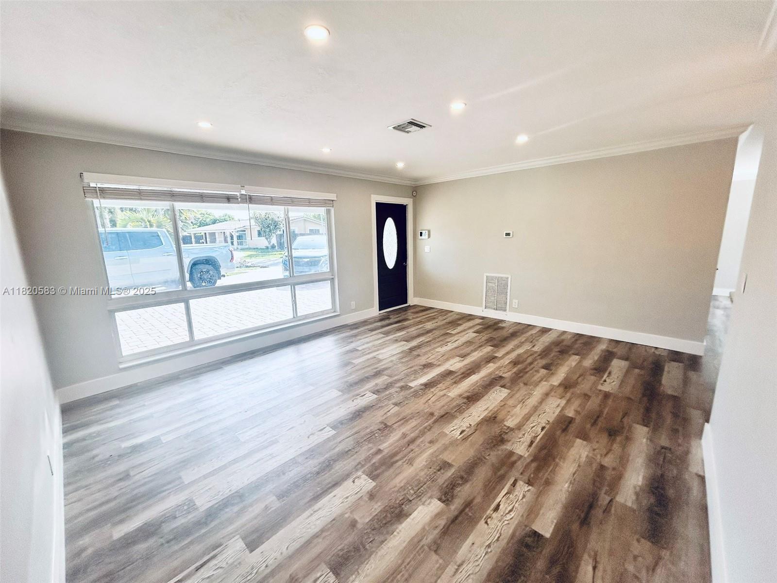 CORAL MANOR THIRD ADD - Residential Lease