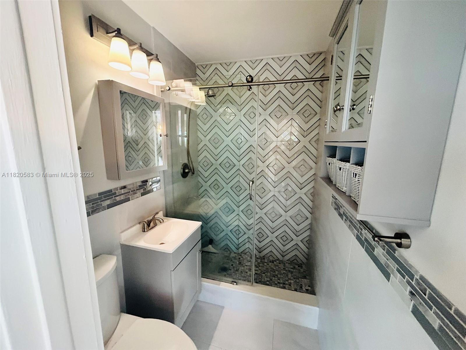 CORAL MANOR THIRD ADD - Residential Lease