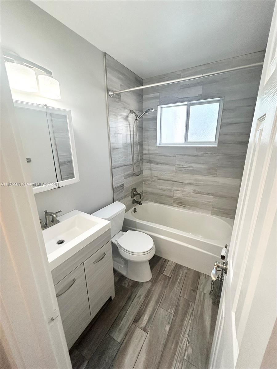 CORAL MANOR THIRD ADD - Residential Lease