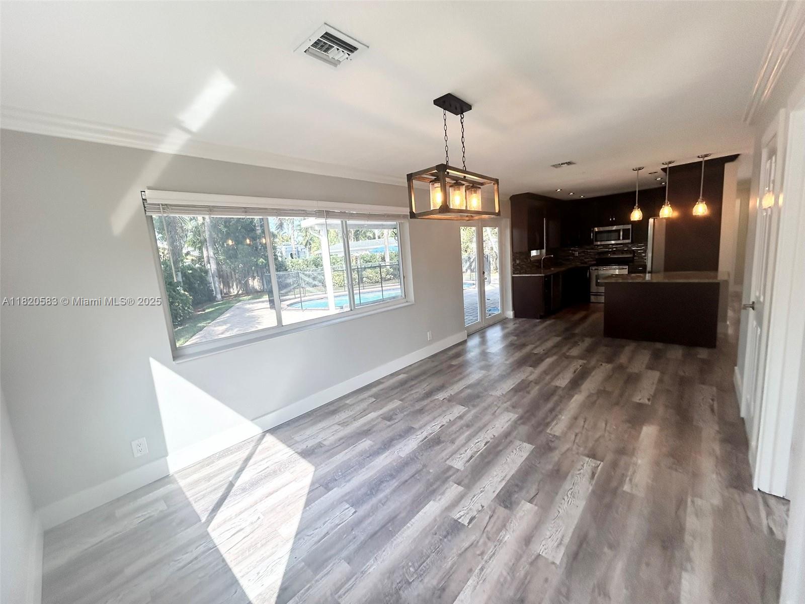 CORAL MANOR THIRD ADD - Residential Lease