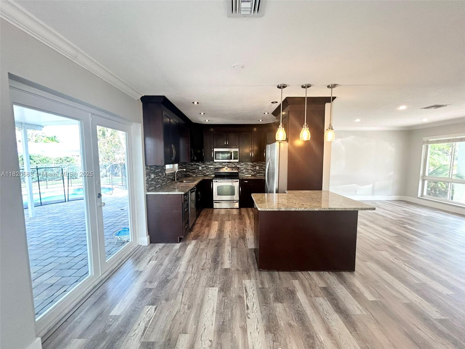 CORAL MANOR THIRD ADD - Residential Lease