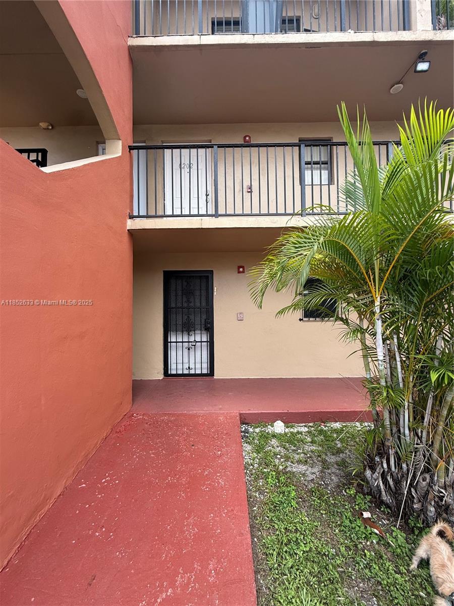 Great 2 Bed 2 bath condo with a great Patio. Completely Remodeled. Features a large living/dining room, spacious kitchen, stainless steel appliances. Two parking spots directly in front of the unit plus guest parking. Centrally located close to Palmetto Hospital, shopping centers, highways and restaurants! Won't last! Call listing agent to schedule a showing.