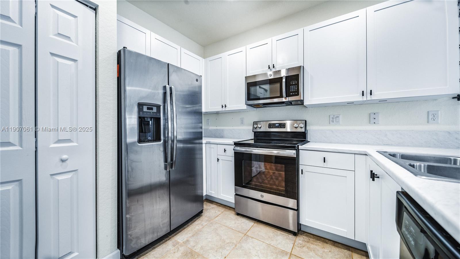 BAYWINDS OF DOMINICA AND - Residential Lease