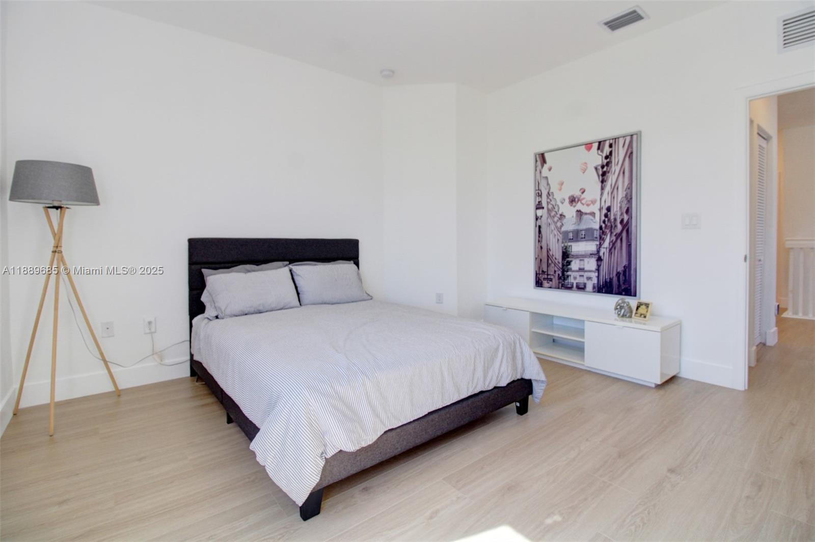 VIA VENTURA NEIGHBORHOOD - Residential Lease