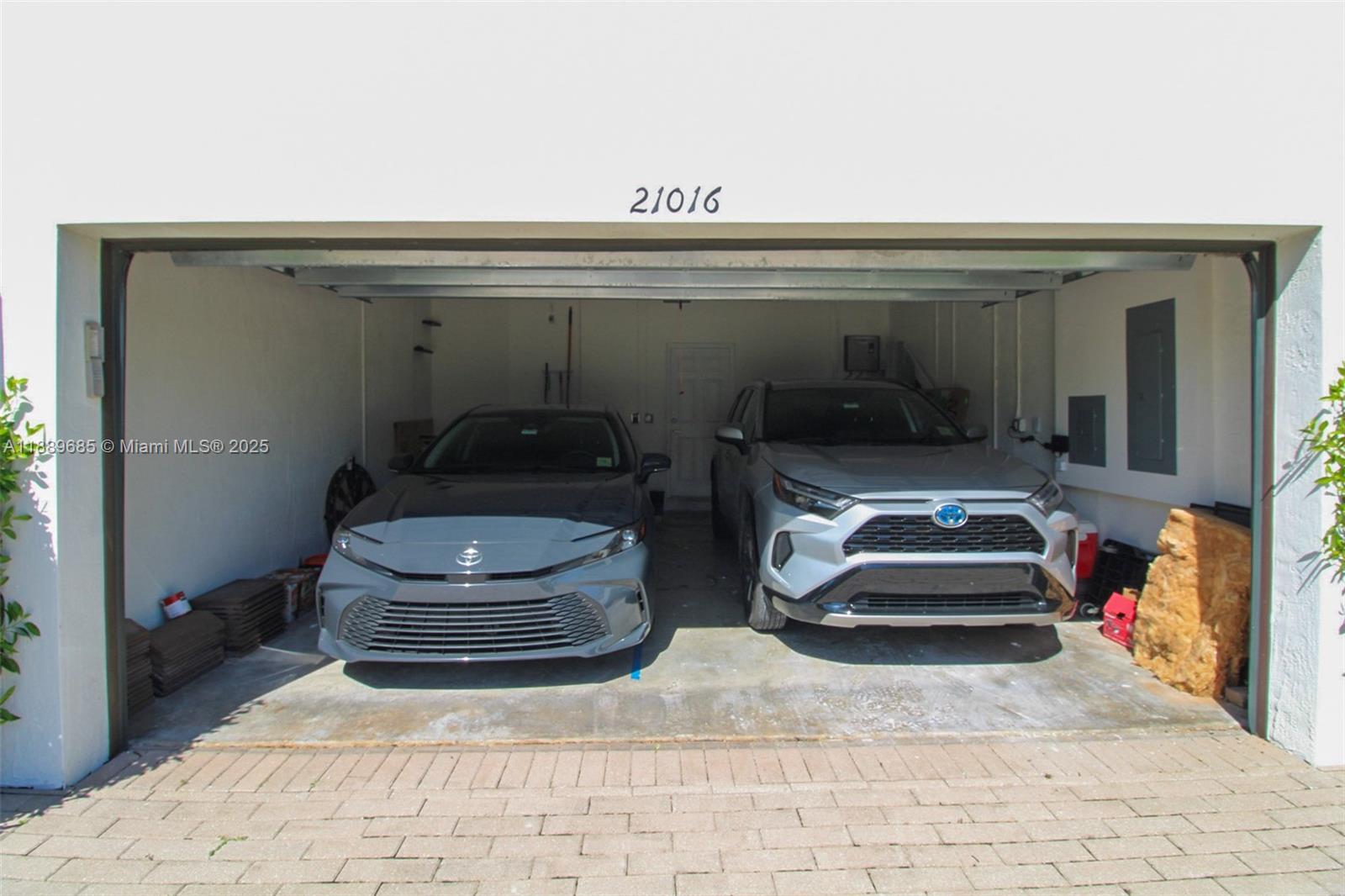 VIA VENTURA NEIGHBORHOOD - Residential Lease