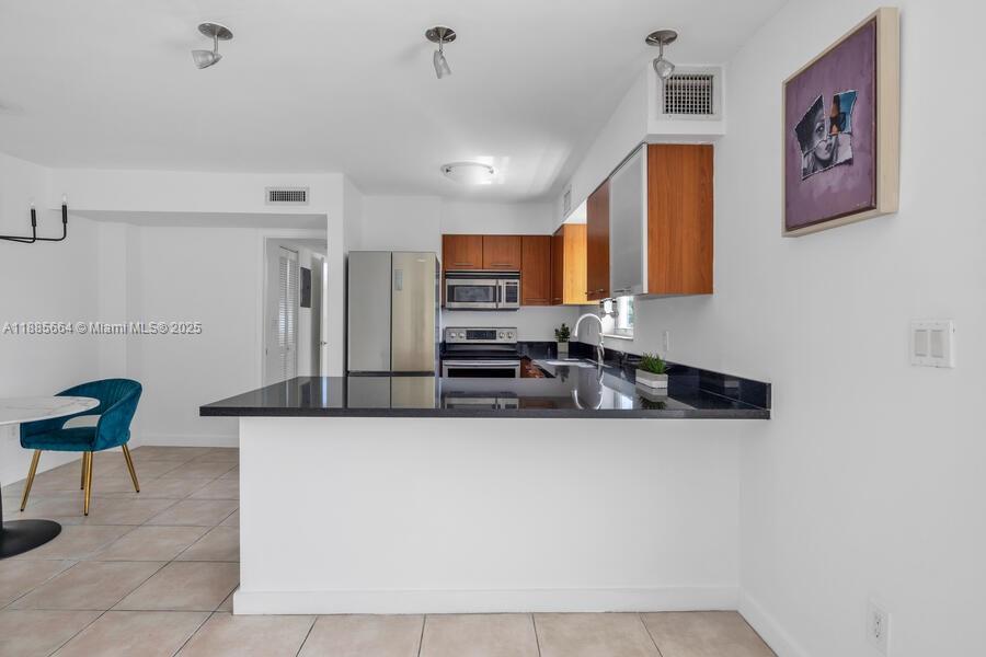 NIRVANA CONDO NO ONE COND - Residential