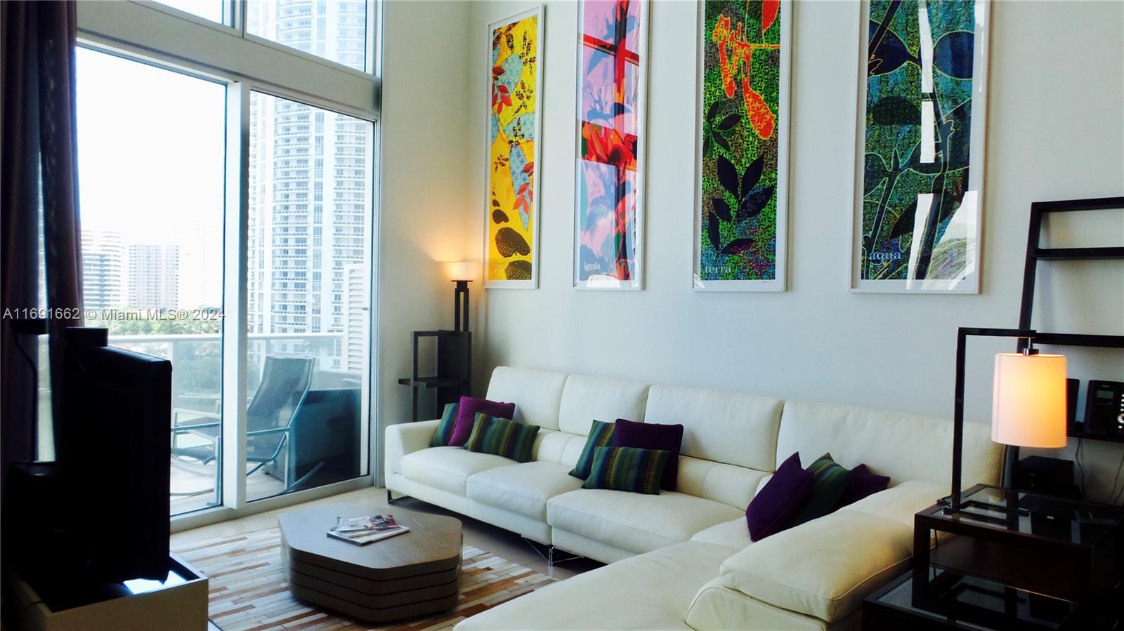 300 S Biscayne Blvd Loft 818, Miami, Broward County, Florida - 1 Bedrooms  
2 Bathrooms - 