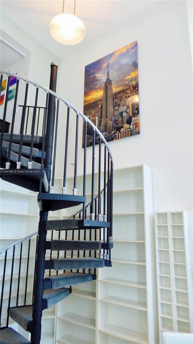 300 S Biscayne Blvd Loft 818