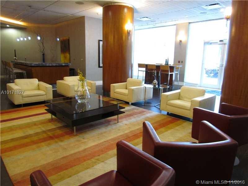 RESIDENCES ON HOLLYWOOD B - Residential Lease