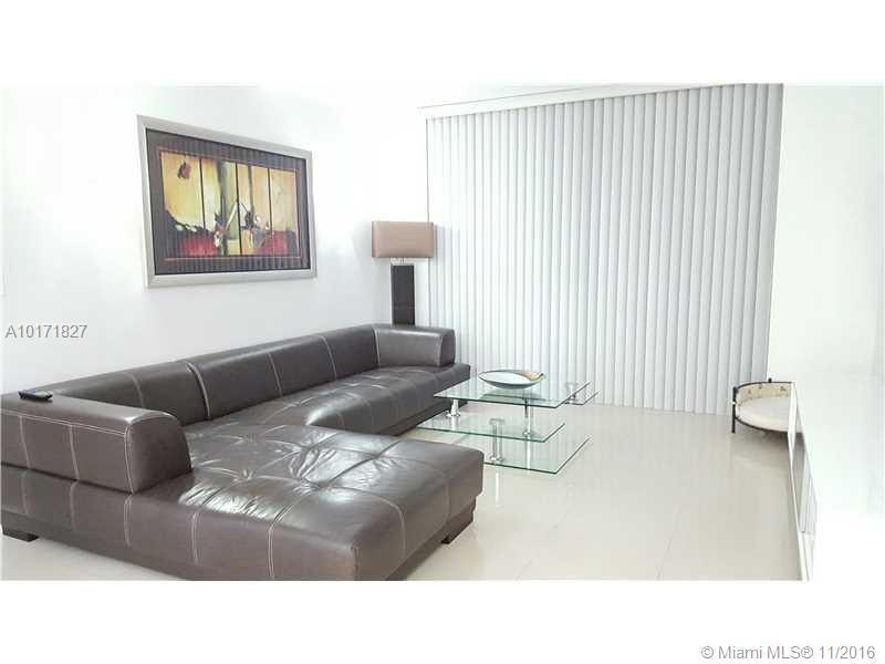 RESIDENCES ON HOLLYWOOD B - Residential Lease