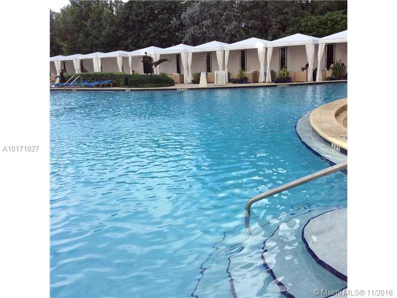 RESIDENCES ON HOLLYWOOD B - Residential Lease