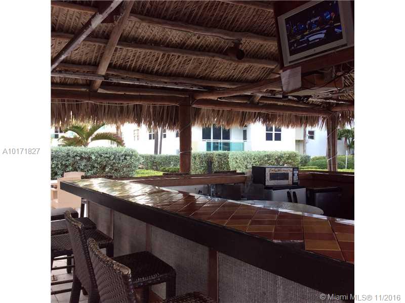 RESIDENCES ON HOLLYWOOD B - Residential Lease