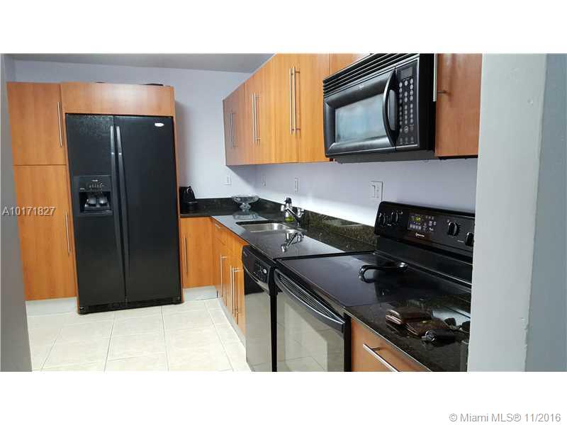 RESIDENCES ON HOLLYWOOD B - Residential Lease