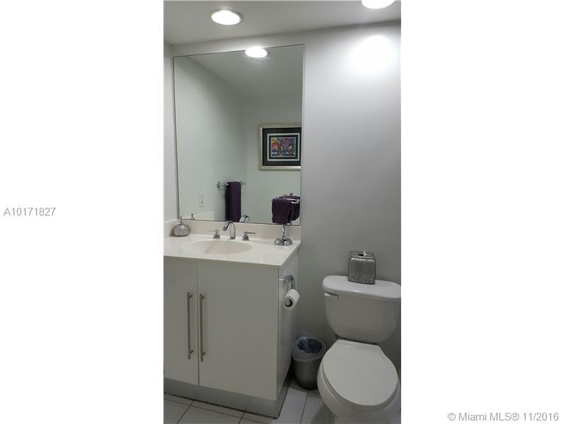 RESIDENCES ON HOLLYWOOD B - Residential Lease