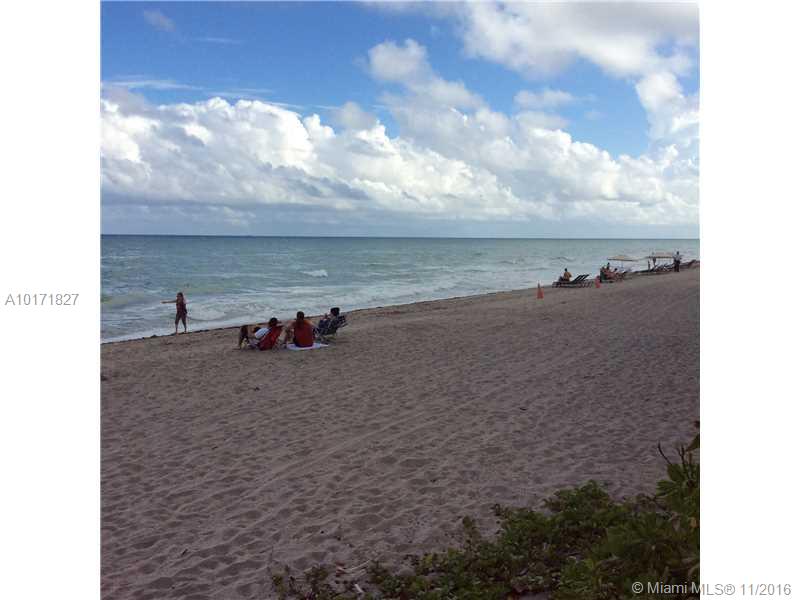 RESIDENCES ON HOLLYWOOD B - Residential Lease