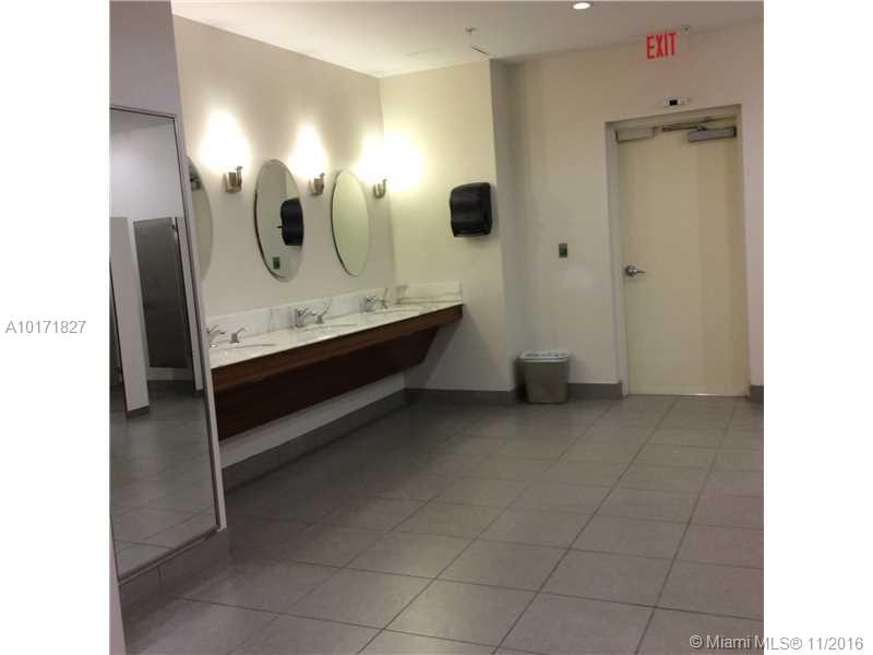 RESIDENCES ON HOLLYWOOD B - Residential Lease