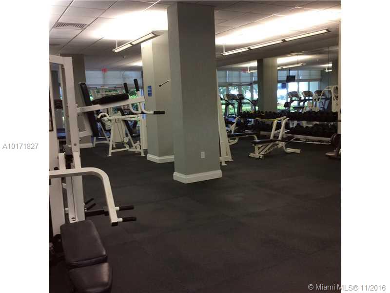 RESIDENCES ON HOLLYWOOD B - Residential Lease