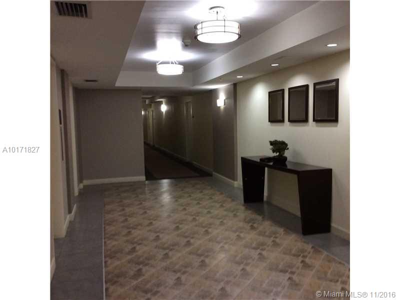 RESIDENCES ON HOLLYWOOD B - Residential Lease