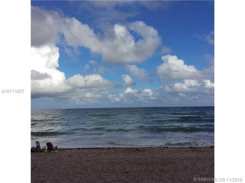 RESIDENCES ON HOLLYWOOD B - Residential Lease