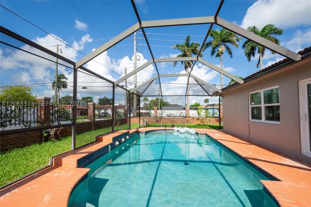 Photo of 3134 Pierce St, Hollywood, FL 33021 (MLS # A12063175)